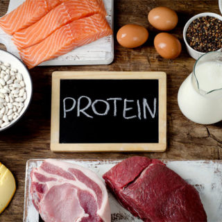 Czy zrównoważona dieta musi zawierać produkty oznaczone jako proteinowe?