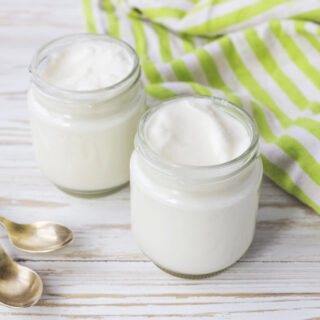 Jak wybrać ten najbardziej odpowiedni biały jogurt